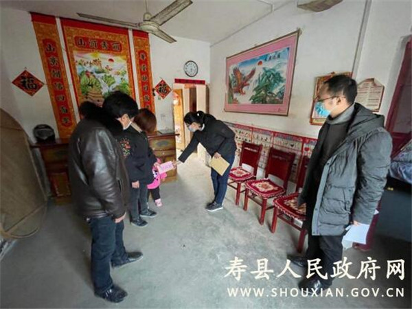 淮南壽縣：團(tuán)縣委開展節(jié)前慰問活動
