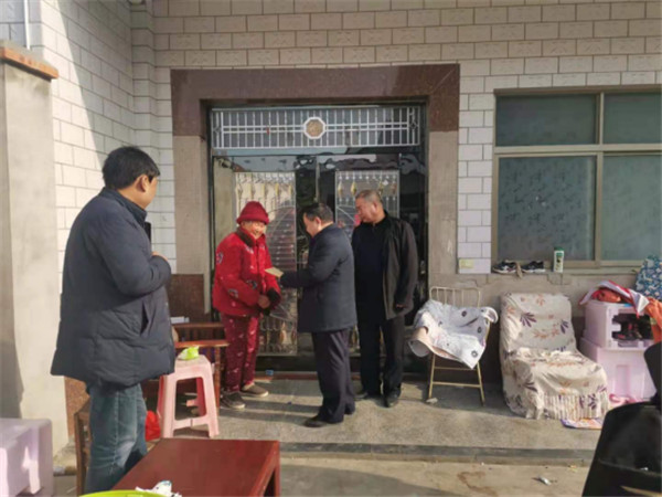 淮南潘集區生態環境分局春節慰問送關懷濃濃關愛暖人心