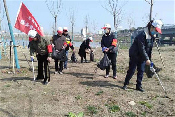 淮南：潘集區委宣傳部攜靜寶市容公司志愿者開展學雷鋒活動