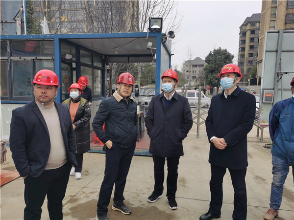 淮南：徐輝帶隊檢查建筑工地安全生產、揚塵防治和常態化疫情防控工作